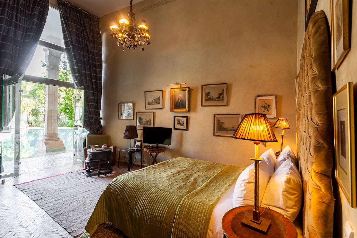 Superior kamer | 1 slaapkamer, luxe beddengoed, een minibar, een kluis op de kamer