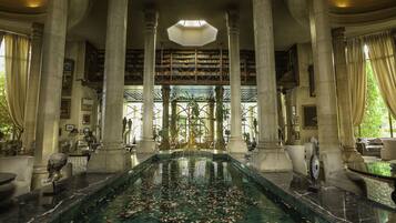 Indoor spa tub