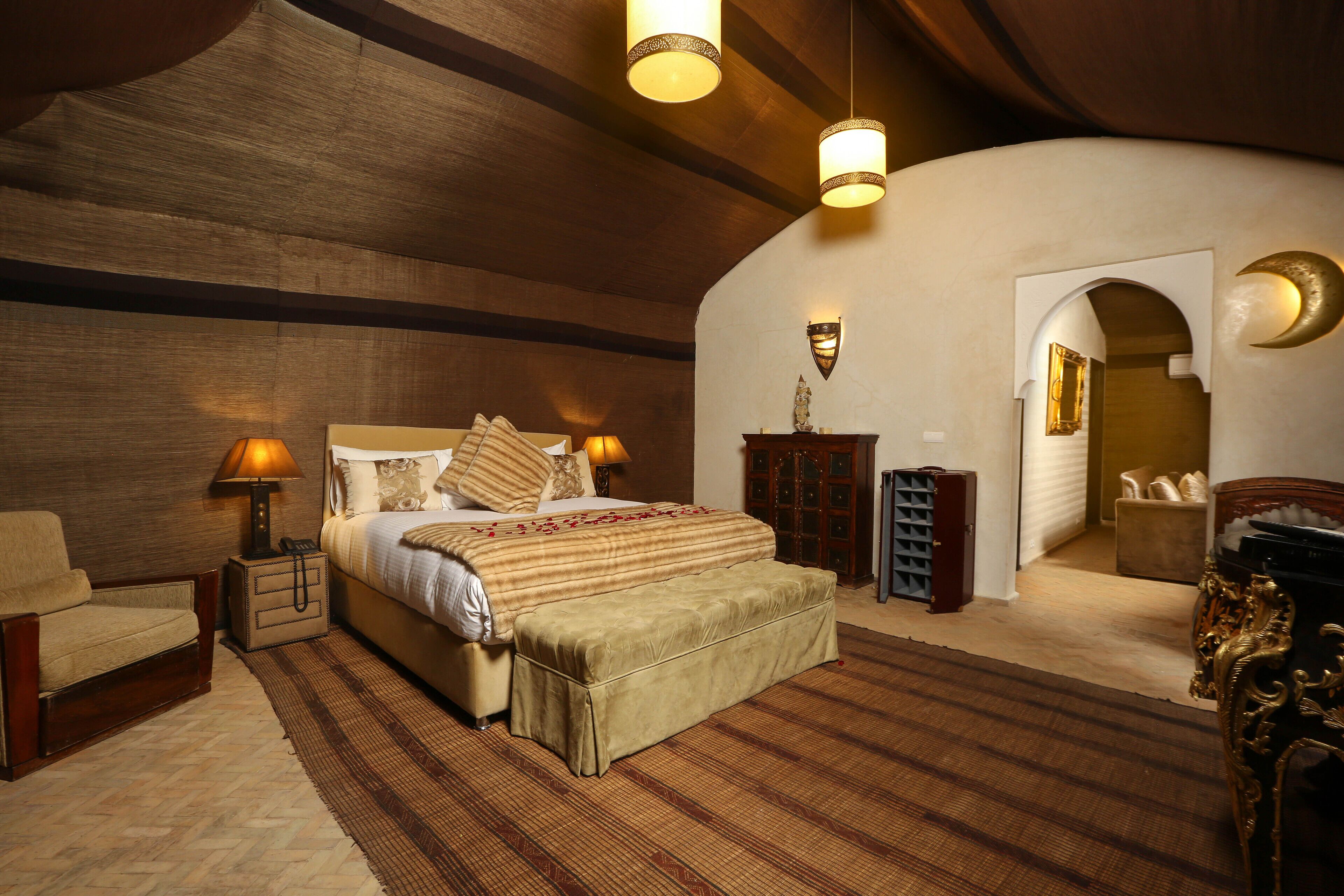 junior suite | 1 bedroom, premium bedding, minibar, in-room safe