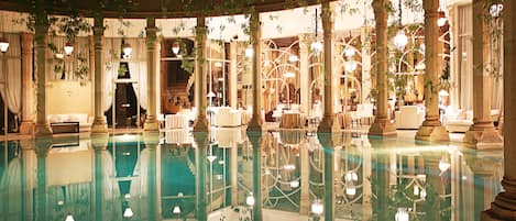 Indendørs pool, udendørs pool, liggestole