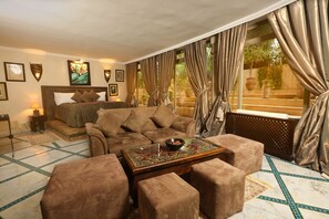 デラックス ルーム | 高級寝具、ミニバー、セーフティボックス (室内)、防音設備