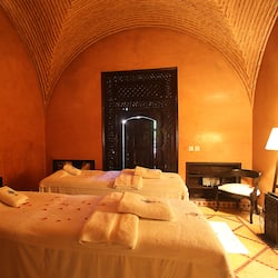 Een Turks bad/hammam, lichaamsbehandelingen, body wraps, body scrubs