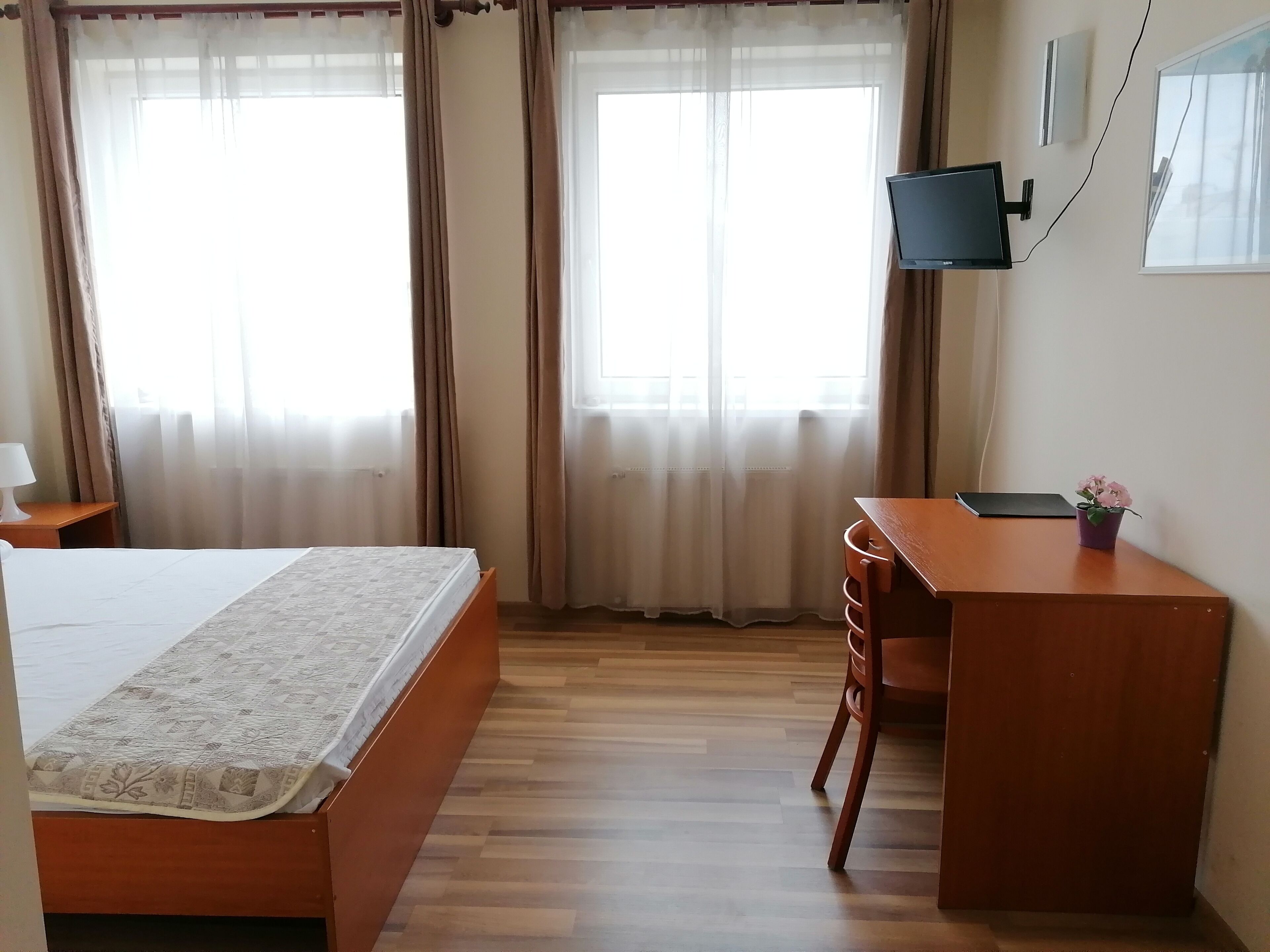 经典单人房 | 迷你吧、办公桌、隔音、熨斗/熨板