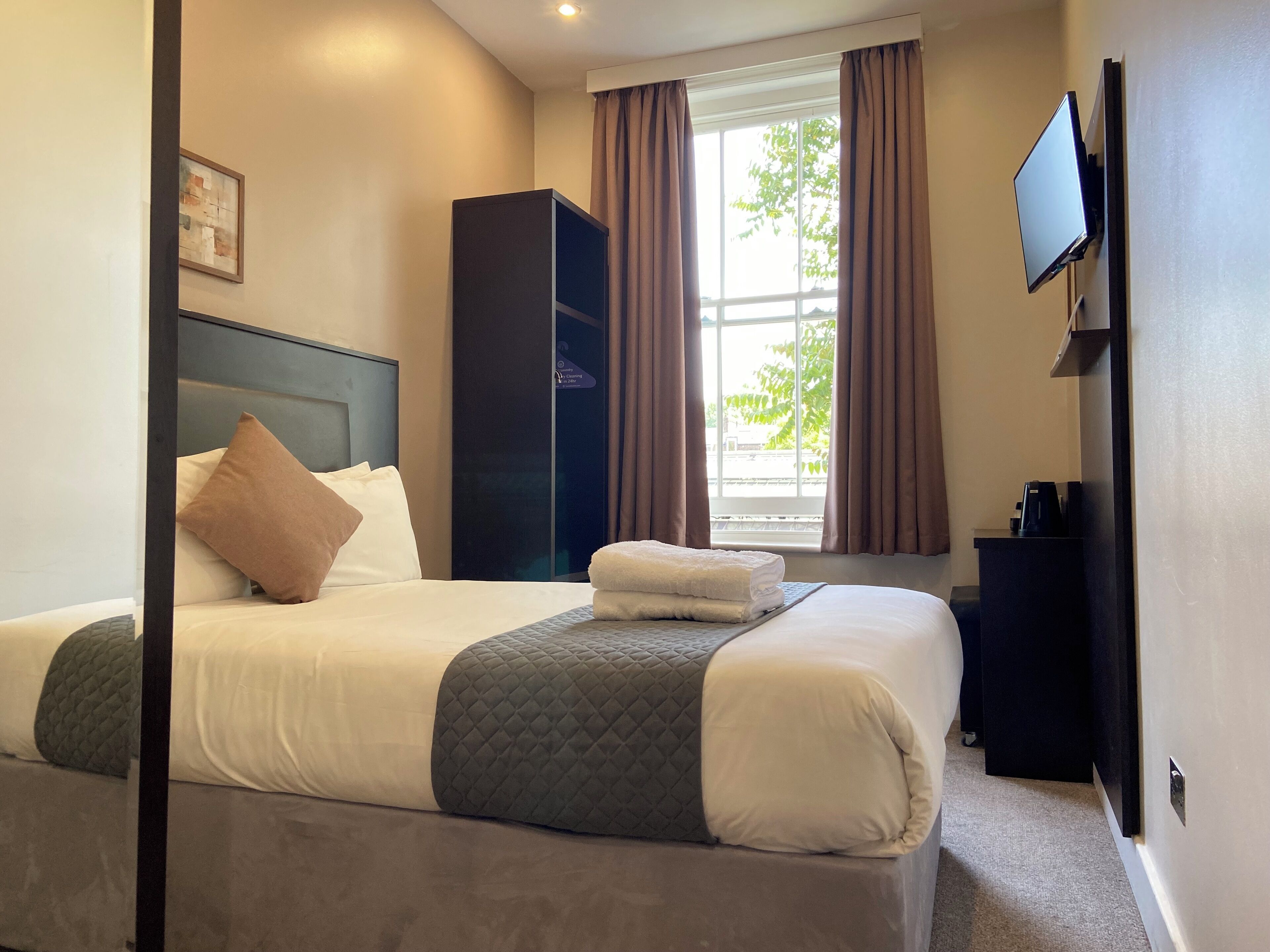 double room | 1 bedroom, soundproofing, iron/ironing board, free wifi