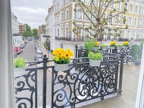 Soundproofing, iron/ironing board, free WiFi, bed sheets - Trebovir Hotel (London)