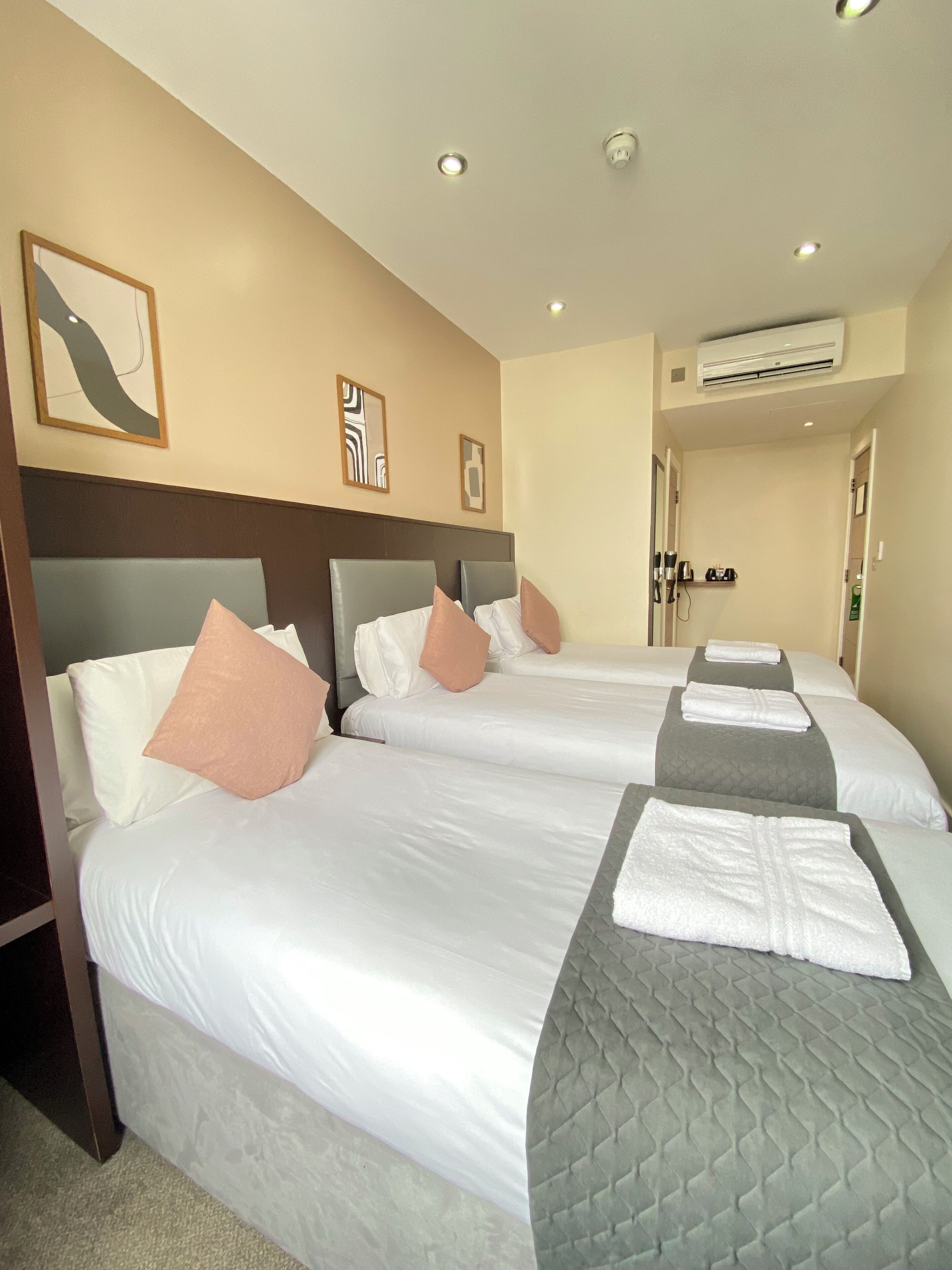 basic triple room | 1 bedroom, soundproofing, iron/ironing board, free wifi