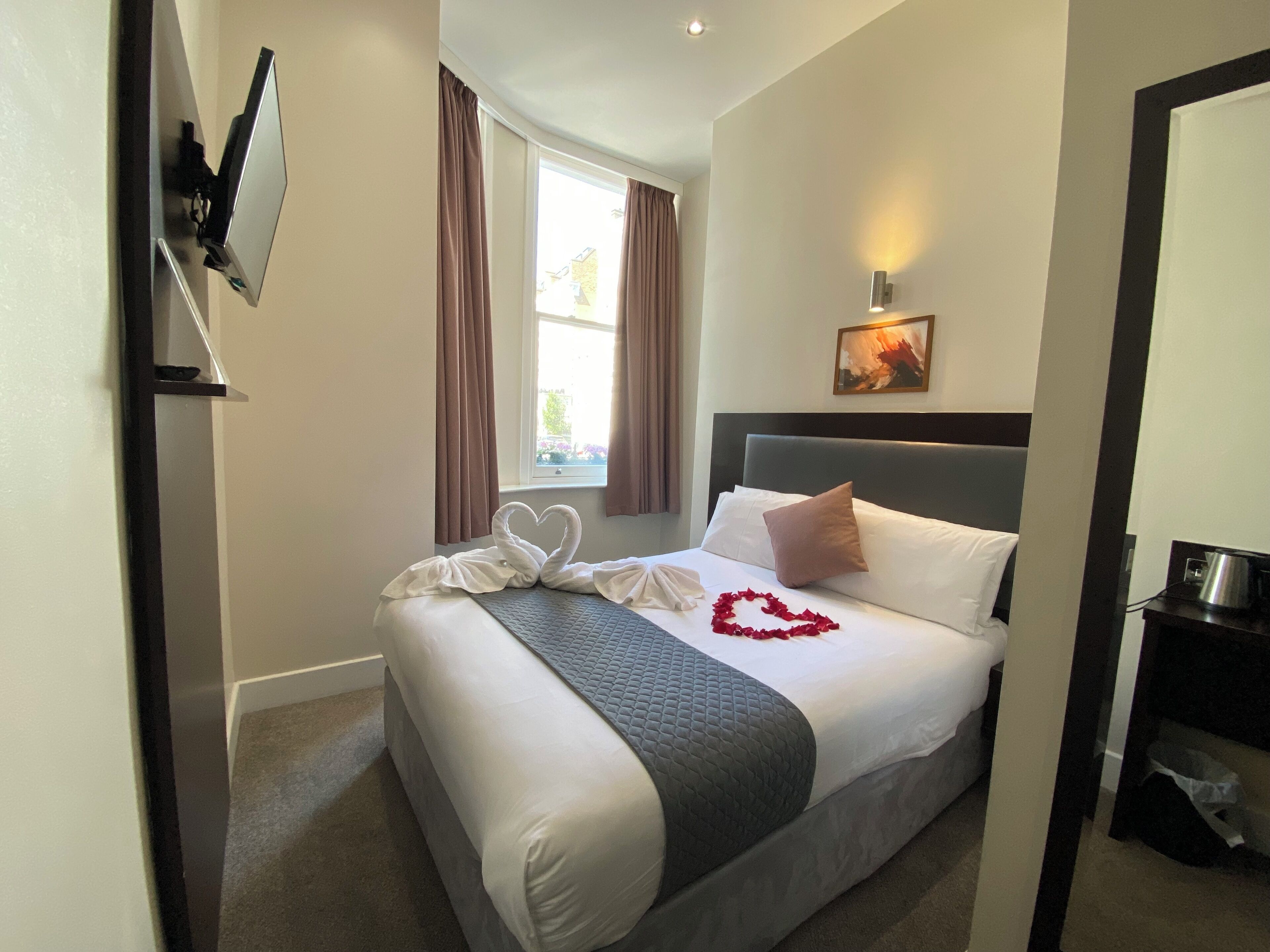 double room | 1 bedroom, soundproofing, iron/ironing board, free wifi