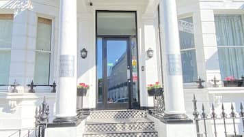 Entrada de la propiedad
