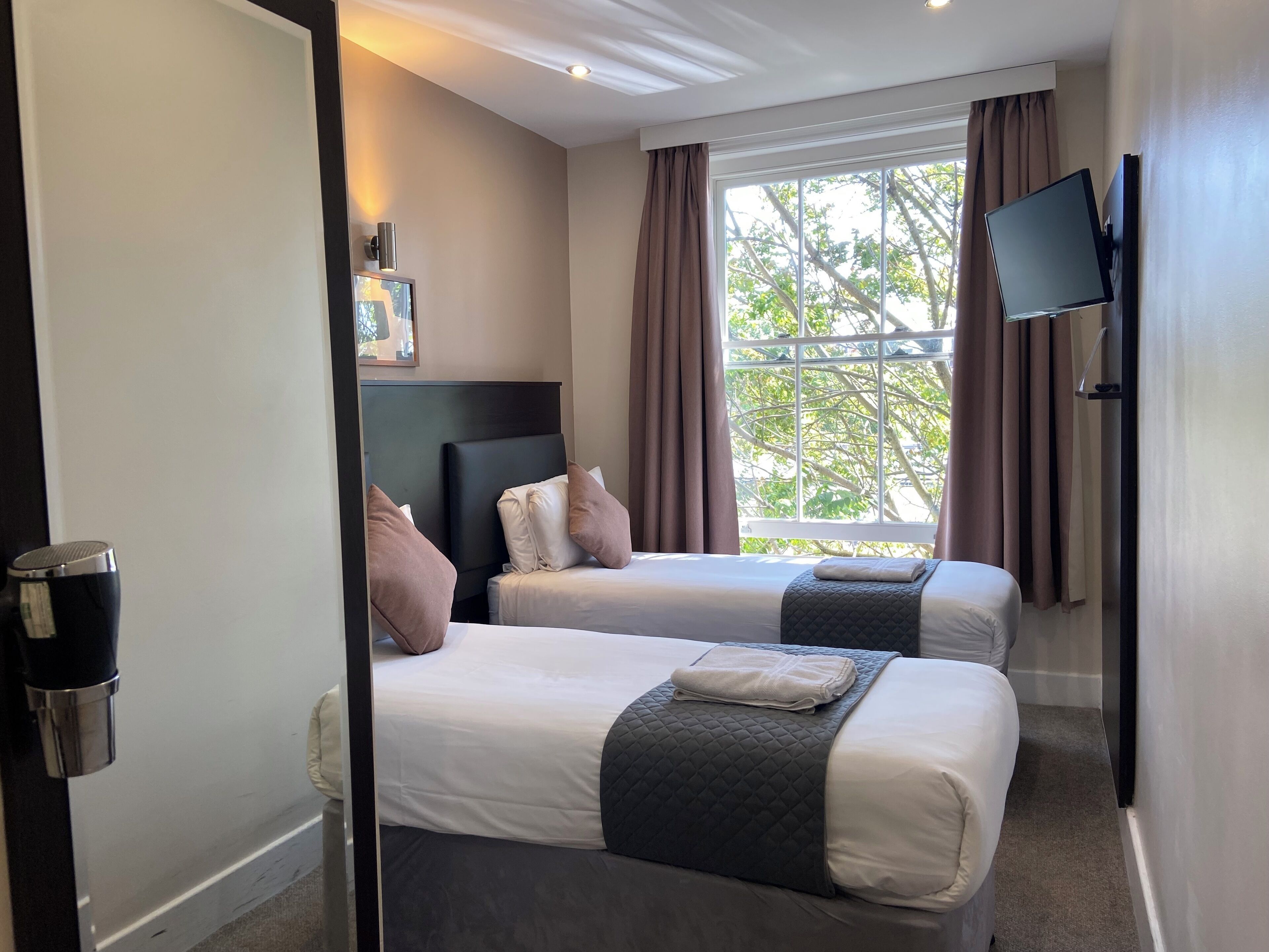 twin room | 1 bedroom, soundproofing, iron/ironing board, free wifi