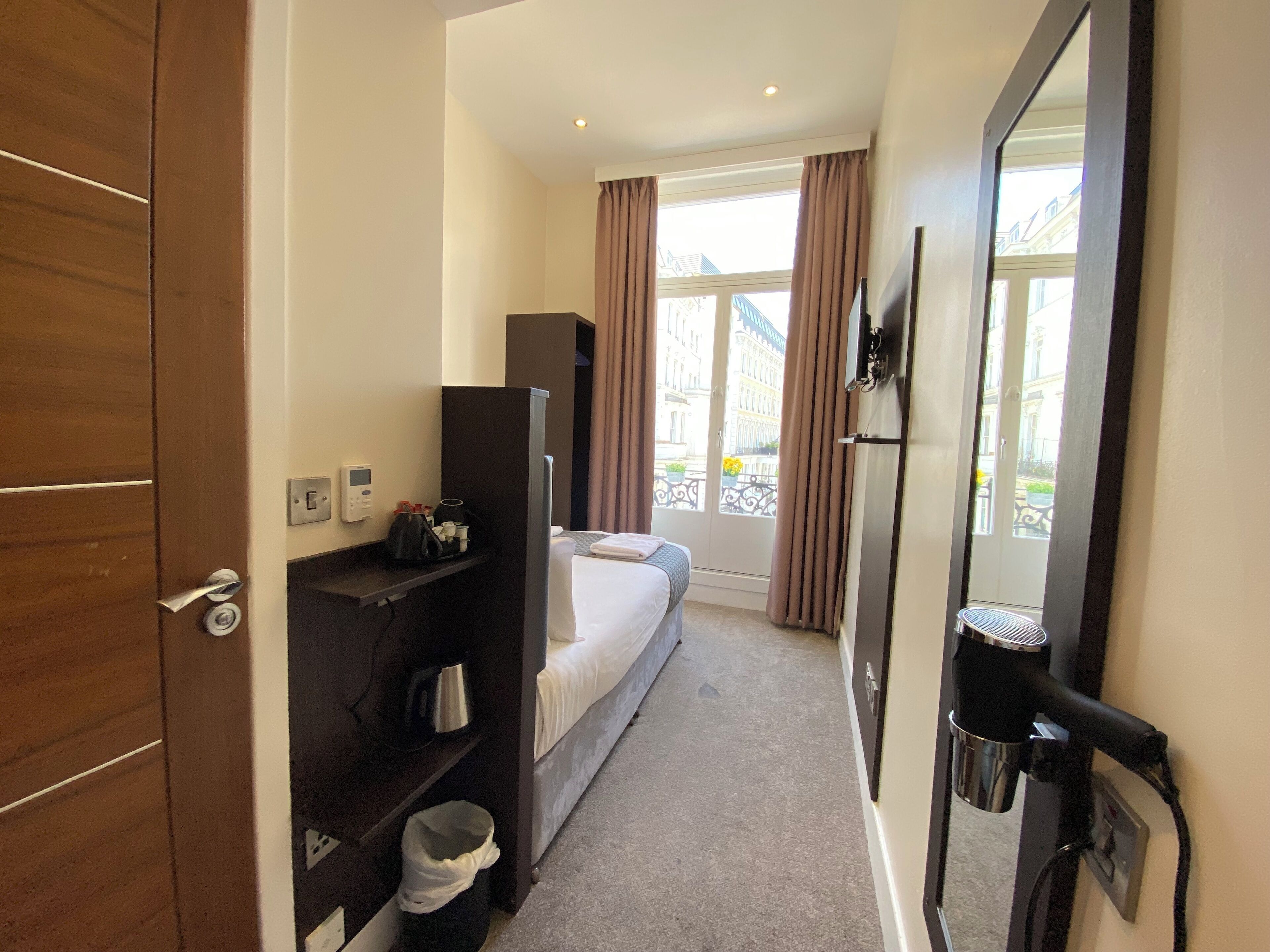 double room | 1 bedroom, soundproofing, iron/ironing board, free wifi
