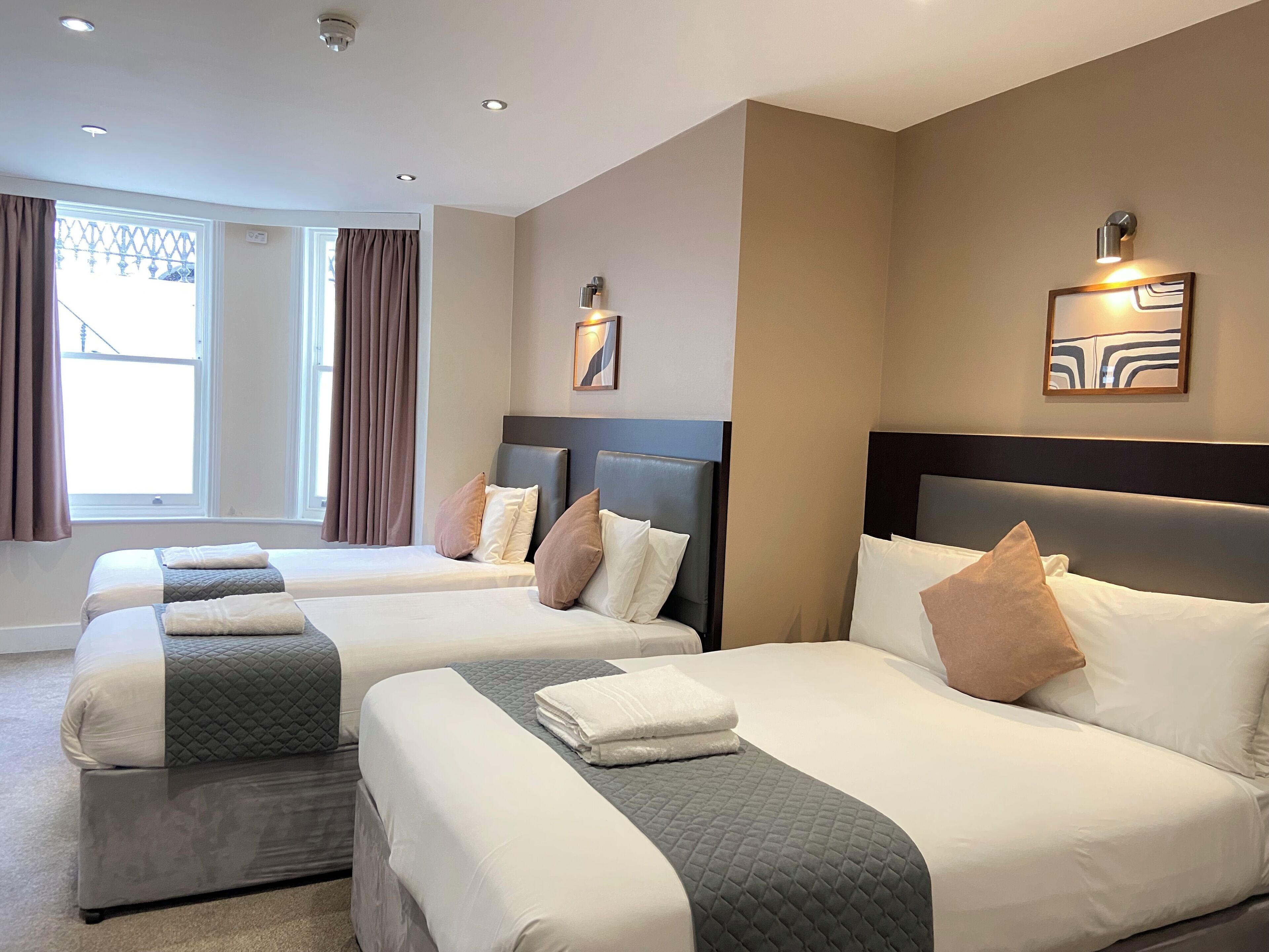 basic quadruple room | 1 bedroom, soundproofing, iron/ironing board, free wifi