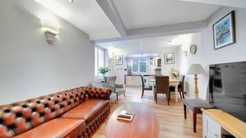 Apartment, Private Bathroom (2 bed Perham) | Living area