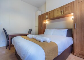 Apartment, eigenes Bad (Family Studio) | Individuell dekoriert, individuell eingerichtet, Bügeleisen/Bügelbrett