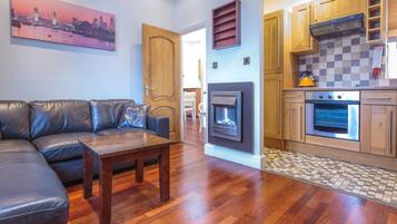 Family Apartment, Private Bathroom (3 Bedroom Apartment) | Living room