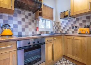 Family Apartment, Private Bathroom (3 Bedroom Apartment) | Private kitchen | Coffee/tea maker, electric kettle