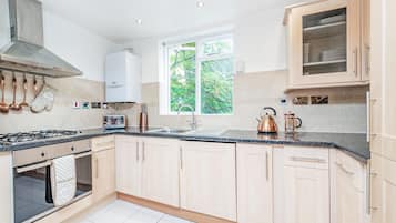 Apartment, Private Bathroom (2 bed Perham) | Private kitchen | Coffee/tea maker, electric kettle