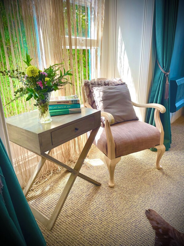 エグゼクティブ スタジオスイート | 客室ごとに異なる装飾、客室ごとに異なるインテリア、WiFi (無料)、ベッドシーツ