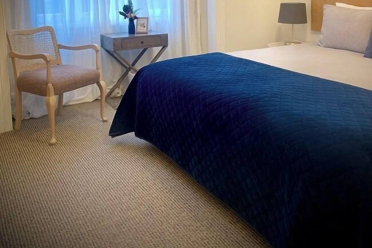 Wifi gratis, decoración personalizada y muebles diferentes