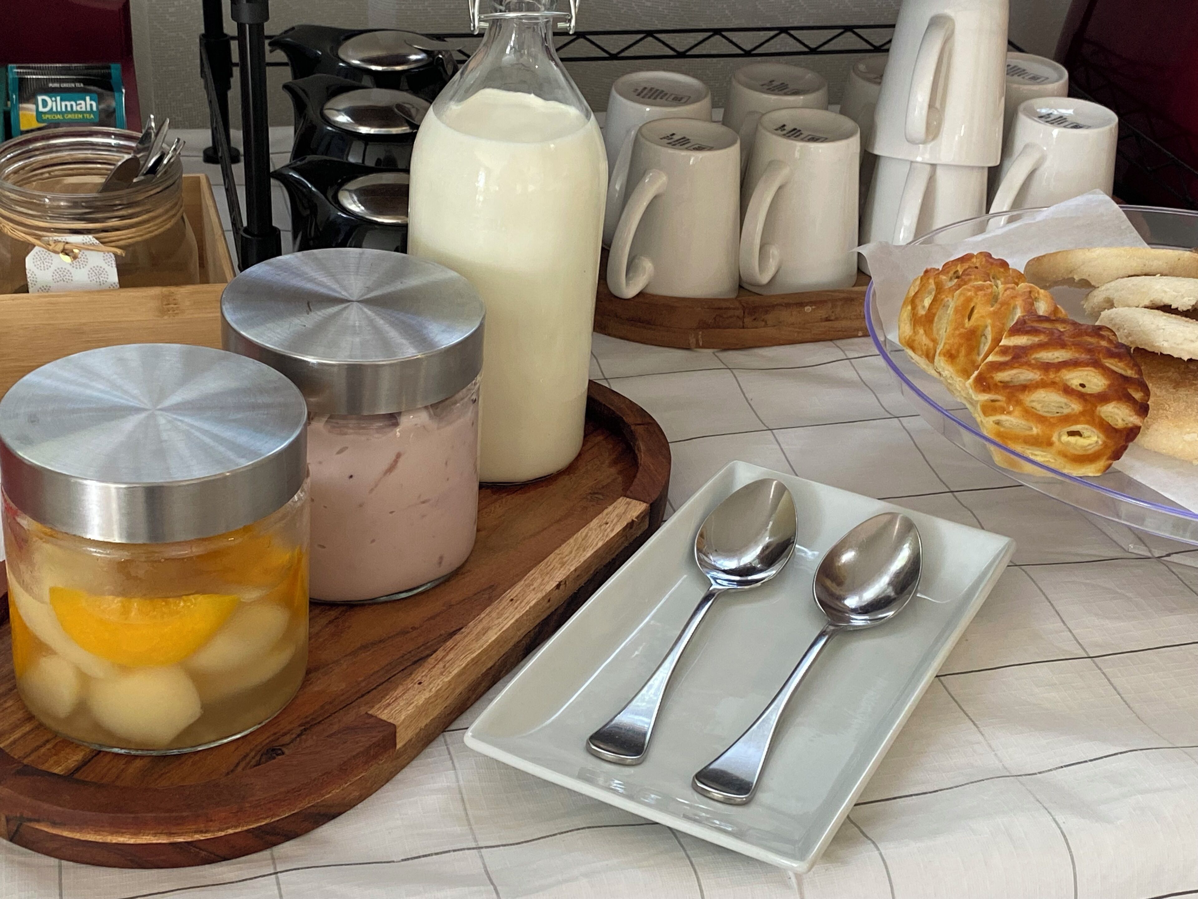 Sarapan ala kontinental setiap hari (NZD 15 per orang)