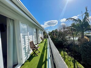 Deluxe Queen Room | Terrace/patio