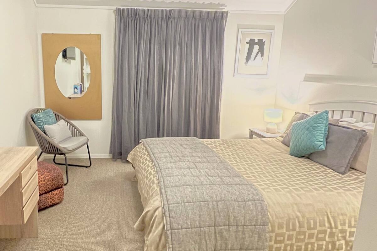 Suite estudio Deluxe | Wifi gratis, decoración personalizada y muebles diferentes