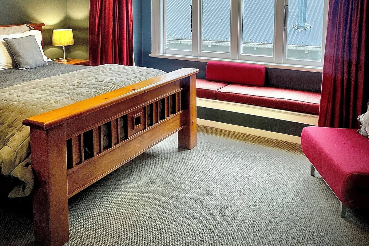 Habitación superior, 1 cama King size | Wifi gratis, decoración personalizada y muebles diferentes