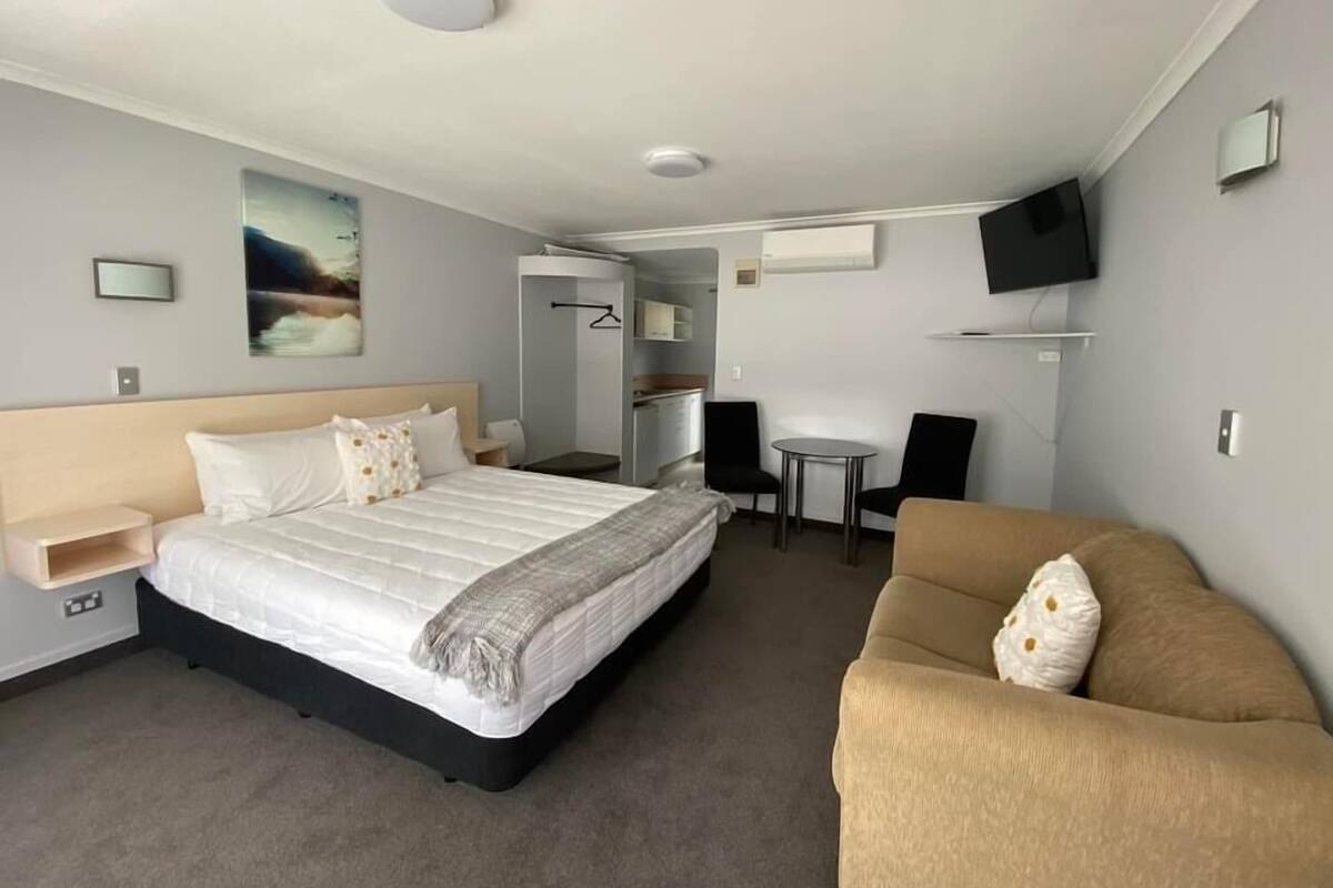 Soundproofing, iron/ironing board, free WiFi, bed sheets