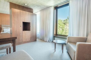 Sviitti, kylpyamme, kaupunkinäköala (Spa Access Included) | Työpöytä, äänieristys, vauvansängyt, lisävuoteet