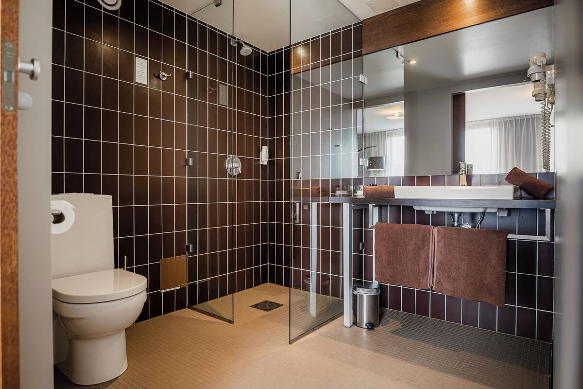 superior room (spa access included) | bathroom | free toiletries, hair dryer, bathrobes, slippers