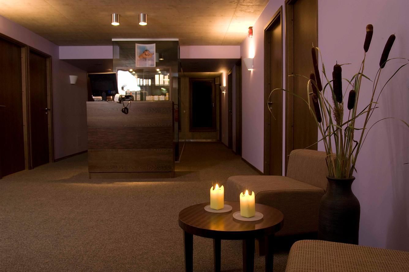 sauna, hot tub, body treatments, prenatal massages, body wraps