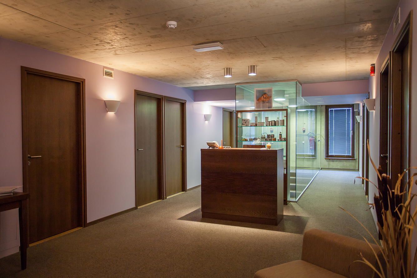 sauna, hot tub, body treatments, prenatal massages, body wraps