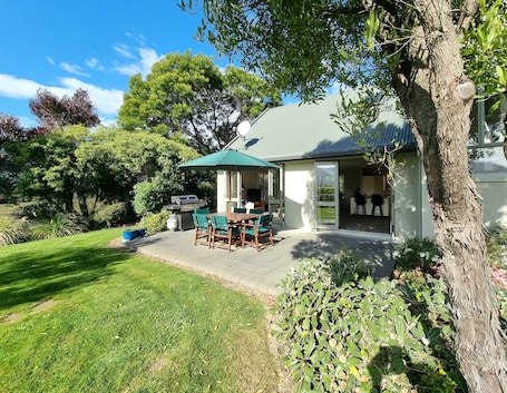 Manor Villa | 2 bedrooms, premium bedding, individually decorated