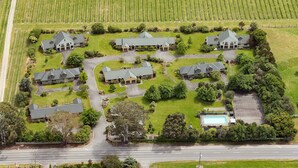 A large estate with multiple houses, a swimming pool, and a well-maintained lawn. - Vintner's Retreat (Rapaura)
