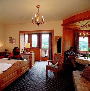 Double Room | Meja, langsir/tirai gelap terus, katil lipat simpan/tambahan 