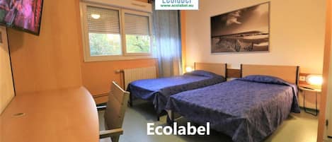 Standard Twin Room | Desk, blackout drapes, free WiFi, bed sheets