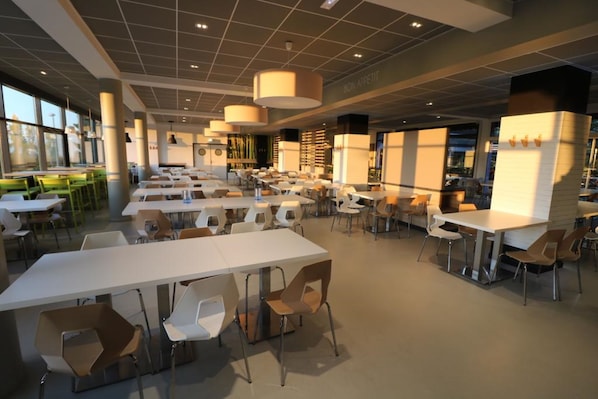 Full breakfast on weekdays (EUR 8.6 per person) - Ethic Etapes Dijon (Dijon)
