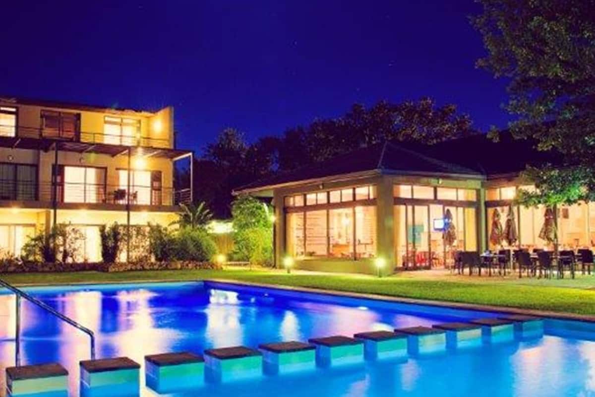 outdoor pool, pool loungers