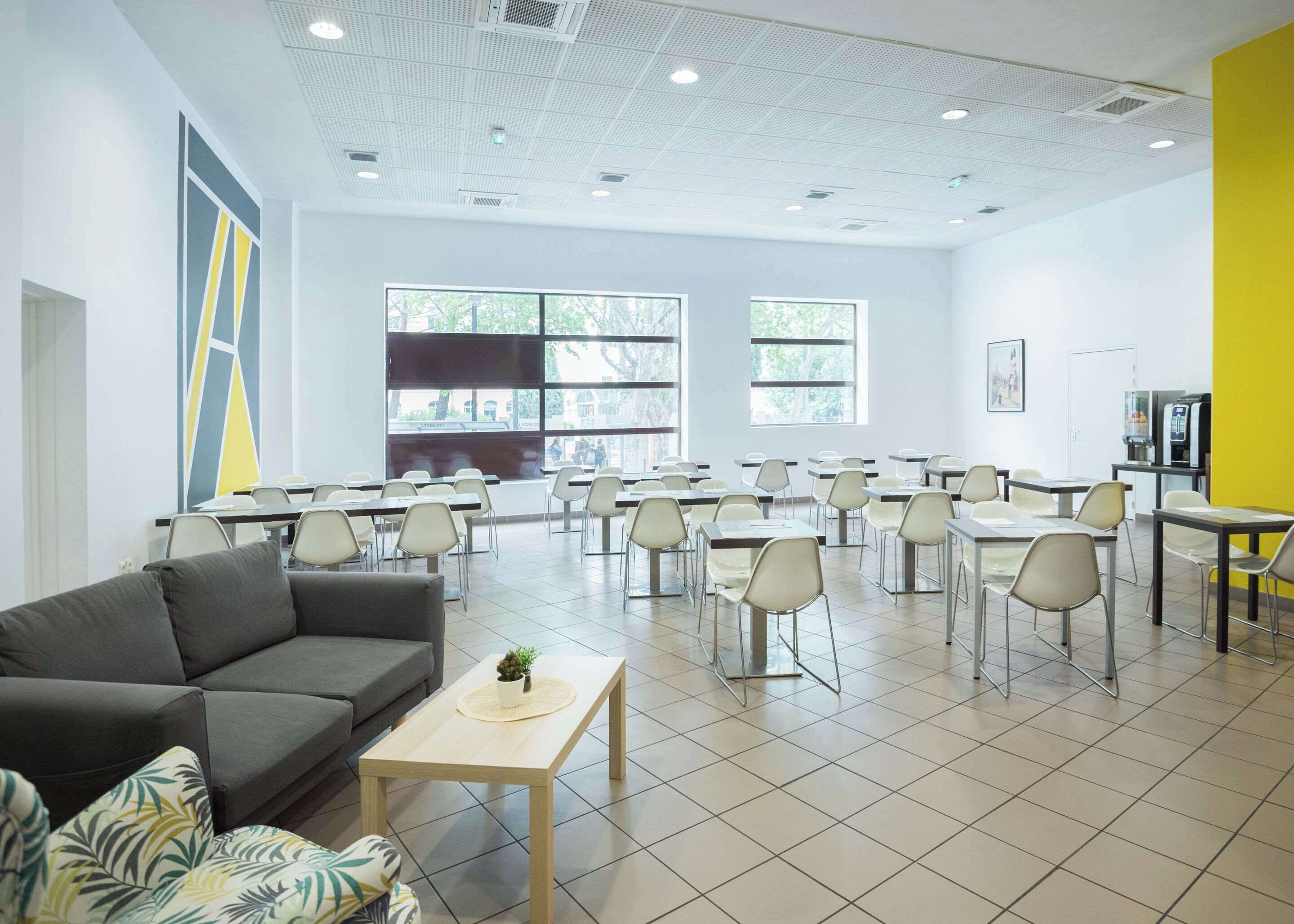 Petit déjeuner buffet servi tous les jours en supplément