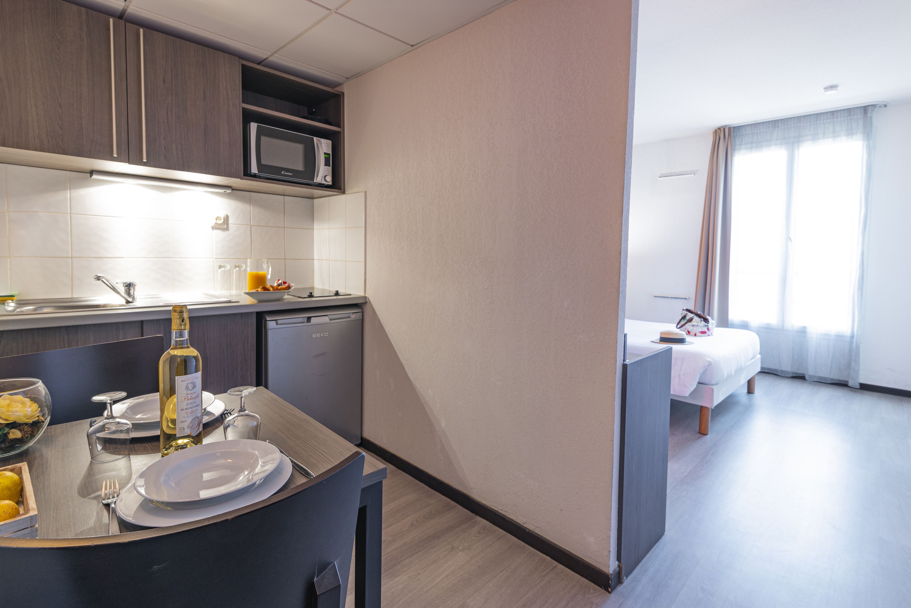 Bureau, chambres insonorisées, Wi-Fi gratuit