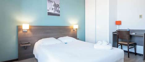 Escritorio, sistema de insonorización y wifi gratis