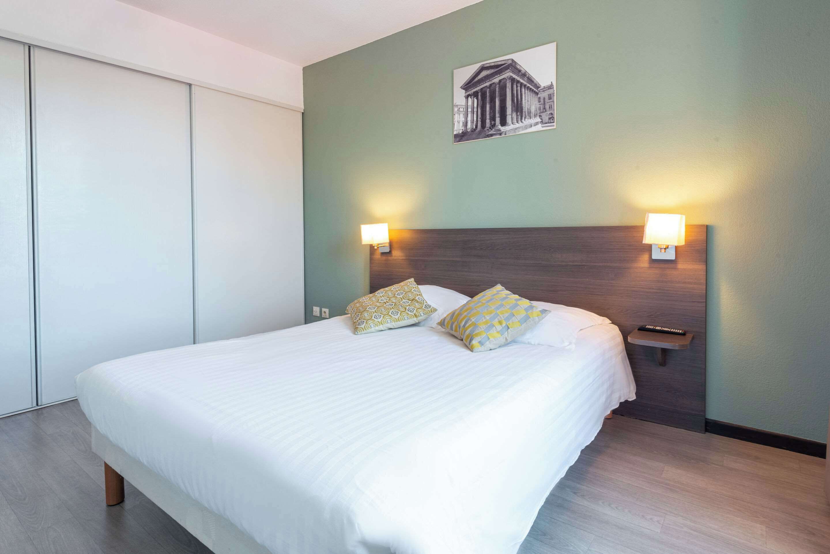 Appartement Double 1 chambre 4 personnes | Bàn, phòng cách âm, truy cập Internet không dây miễn phí 