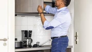 Bureau, rideaux occultants, chambres insonorisées