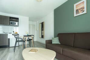 Comfort Apartment | Living area | Flat-screen TV - City Résidence Tours (Tours)