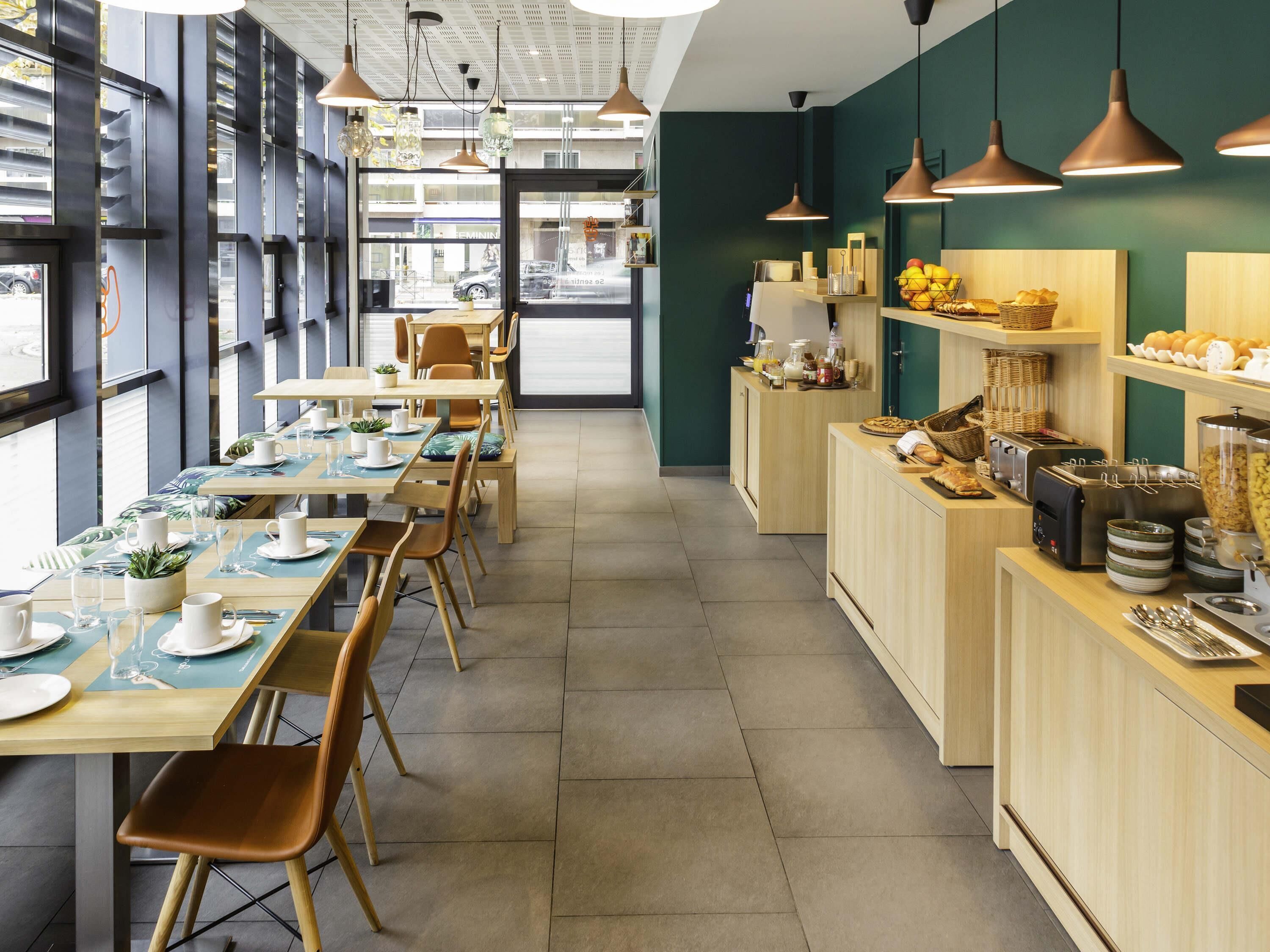 Esmorzar diari d'estil bufet (15 EUR per persona) 