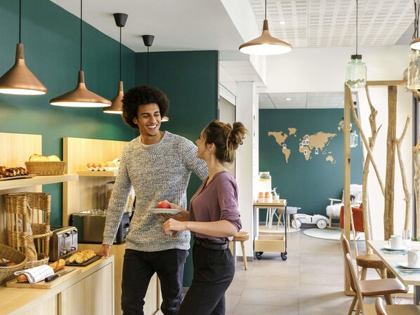 매일 뷔페 아침 식사(1인당 EUR 15)