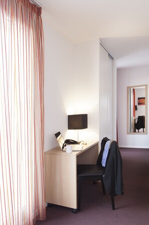 In-room business centre - Aparthotel Adagio Access Saint Louis Bâle (Saint-Louis)