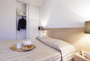 Estudio, 1 cama matrimonial | Escritorio, insonorización, cunas gratuitas y wifi gratis 