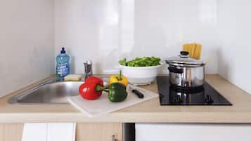 Fridge, microwave, stovetop, coffee/tea maker