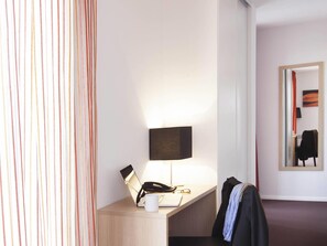 Desk, soundproofing, free cots/infant beds, free WiFi - Aparthotel Adagio Access Saint Louis Bâle (Saint-Louis)