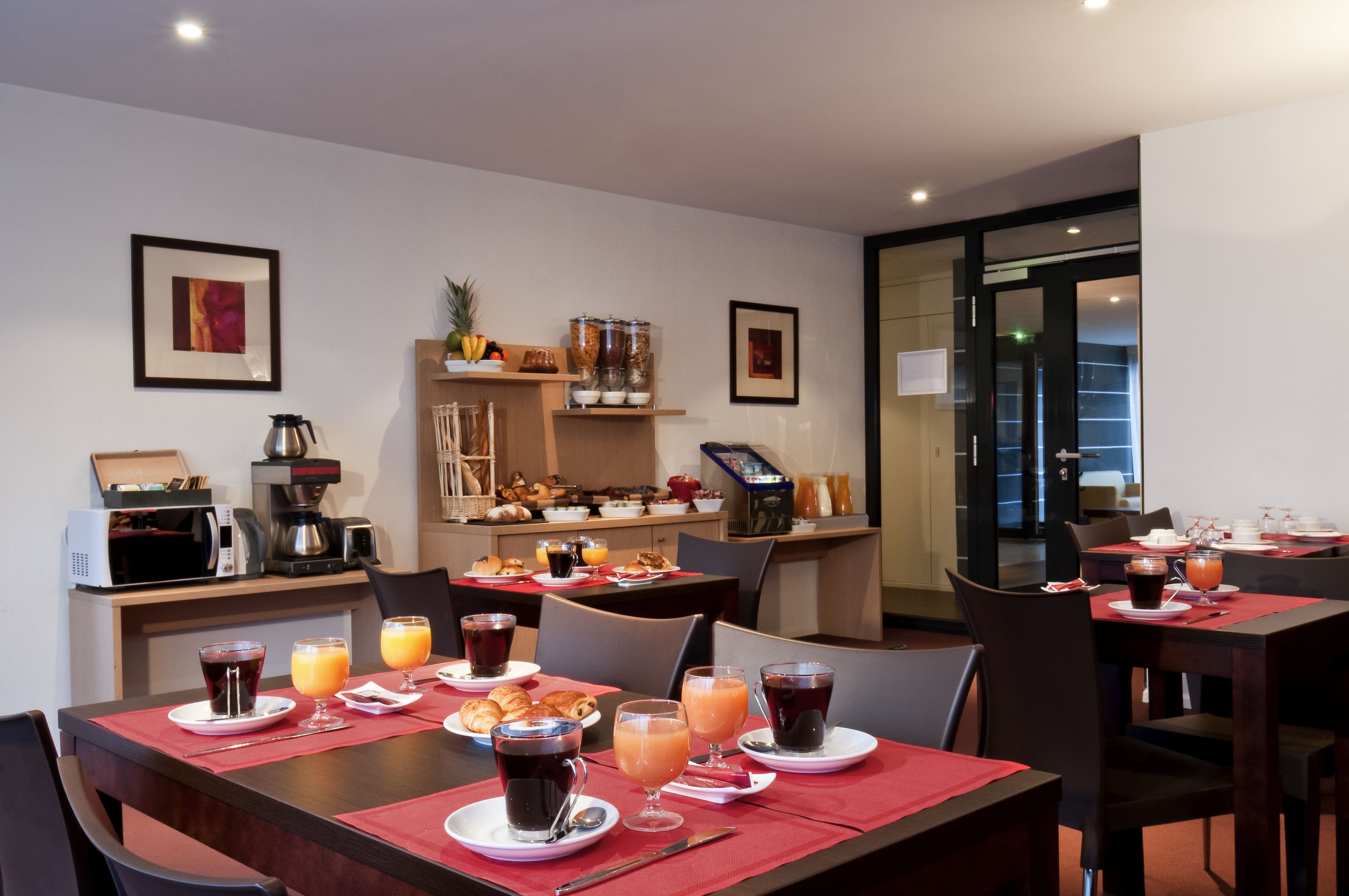 Tägliches großes Frühstück (15 EUR pro Person)